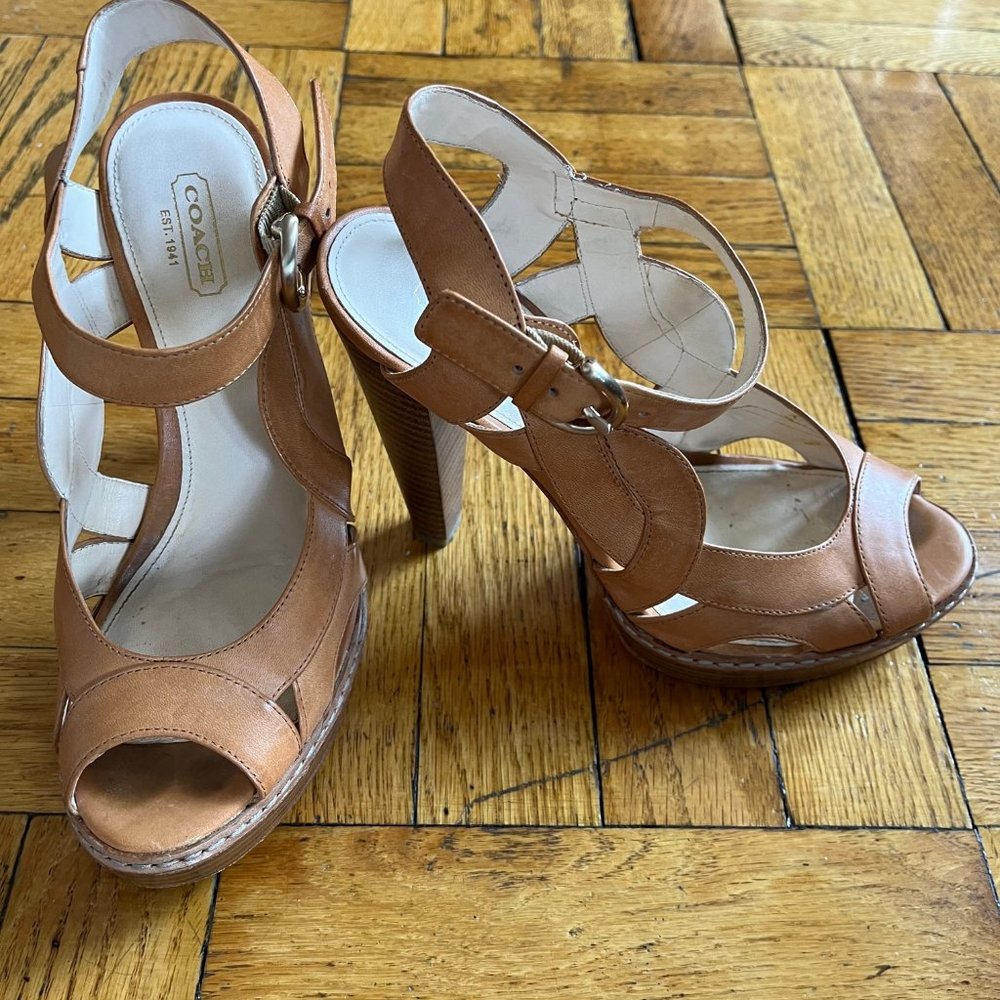 Coach I tan platform sandals | size 8